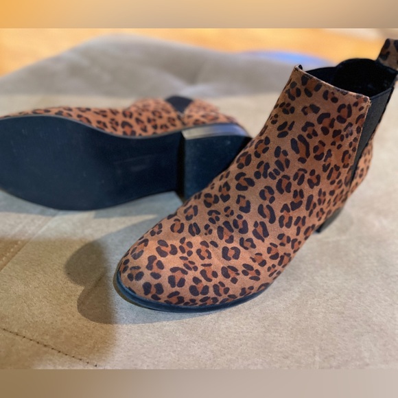 Boots, leopard print from the Jillian Harris collection - Picture 3 of 3